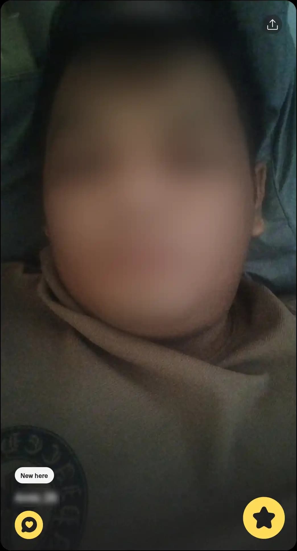 Selfie Kamar Remang-remang